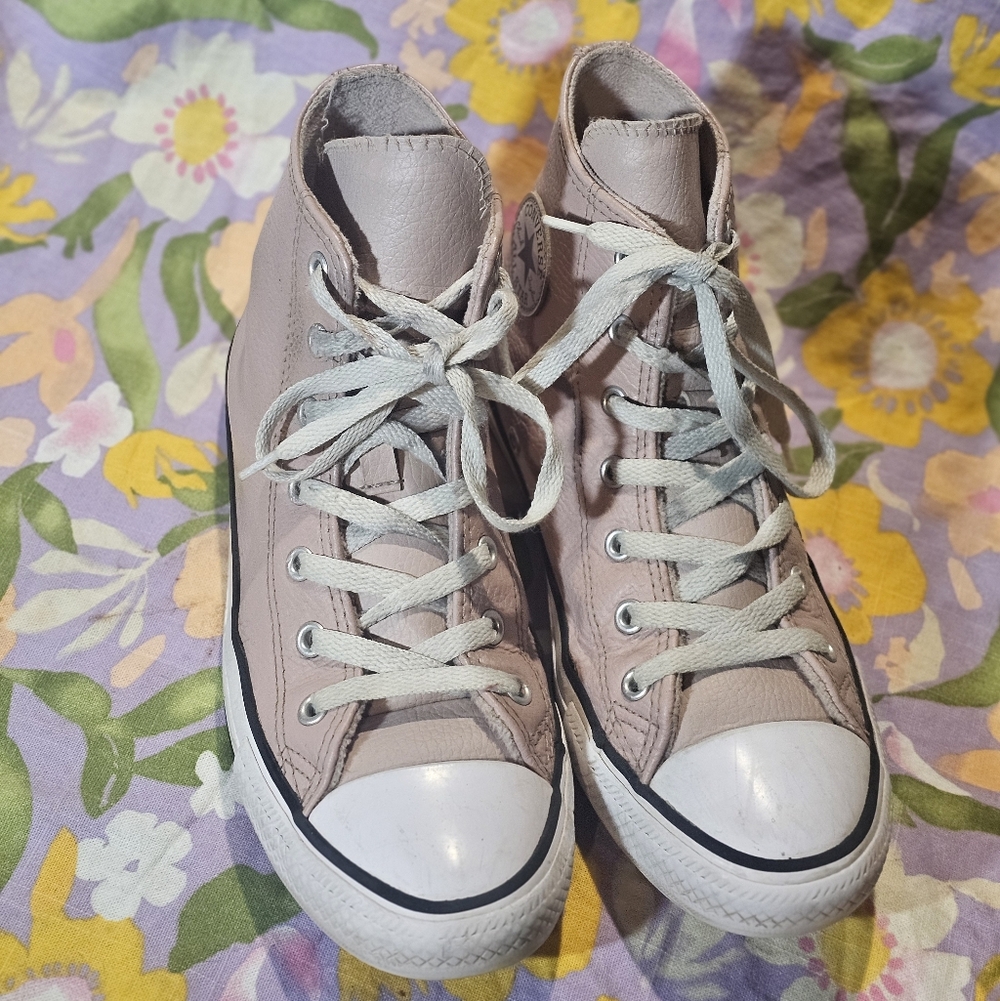 Converse High-Top Sneakers in Light Pink